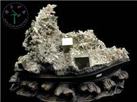 黃鐵礦+水晶（日本律雙晶），43x34x22cm-湖北大冶