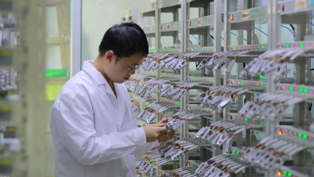 優(yōu)秀！共同一作發(fā)Nature，碩博期間發(fā)21篇SCI，獲北大學(xué)生最高榮譽(yù)，還是優(yōu)秀學(xué)生干部…