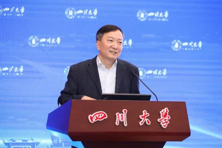院士：人一生有兩個(gè)階段最能逼出成果，一是拿博士學(xué)位，二是評(píng)正教授