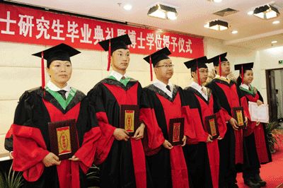學(xué)歷無用，在博士享受140萬安家費面前弱爆了，別再上當(dāng)了
