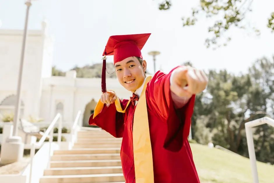 為什么博導(dǎo)都希望，自己的博士生畢業(yè)也去高校當(dāng)老師？