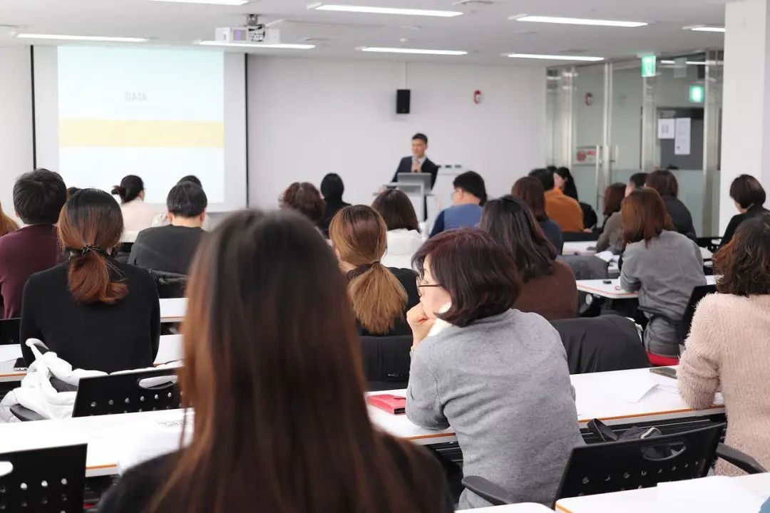 985高校副教授曬年薪，公積金頂普通人月薪，網(wǎng)友：不愧是在上海！